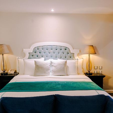 Earl'S Regent Negombo Hotel Bagian luar foto