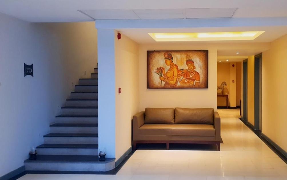 Earl'S Regent Negombo Hotel Bagian luar foto