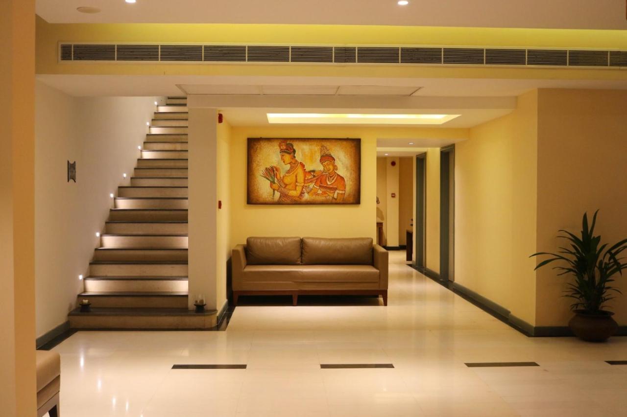 Earl'S Regent Negombo Hotel Bagian luar foto