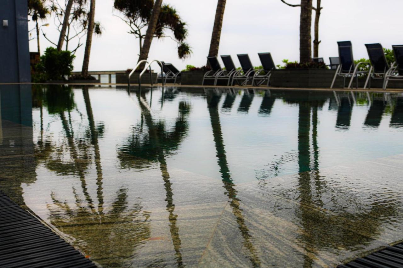 Earl'S Regent Negombo Hotel Bagian luar foto