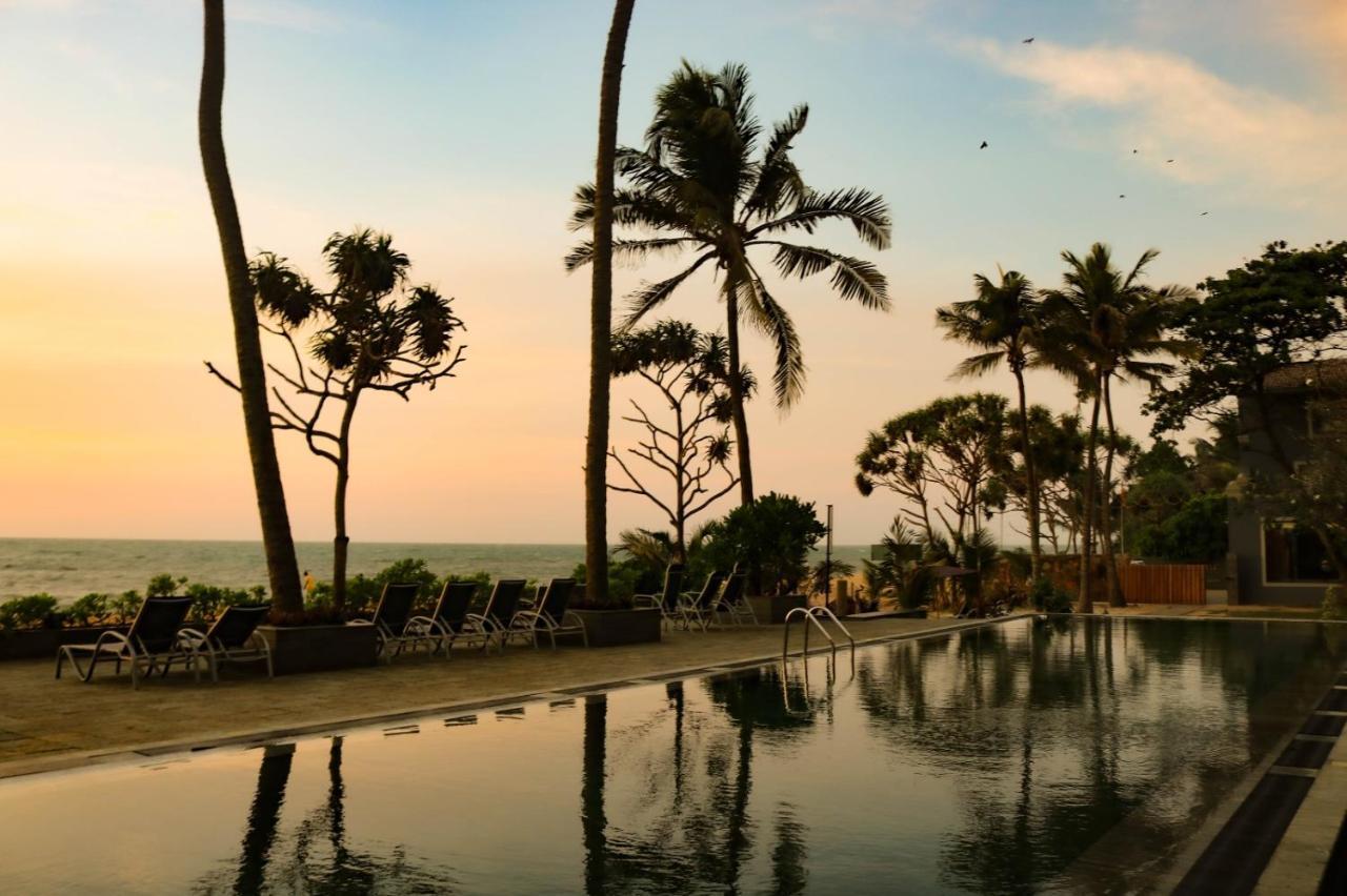 Earl'S Regent Negombo Hotel Bagian luar foto