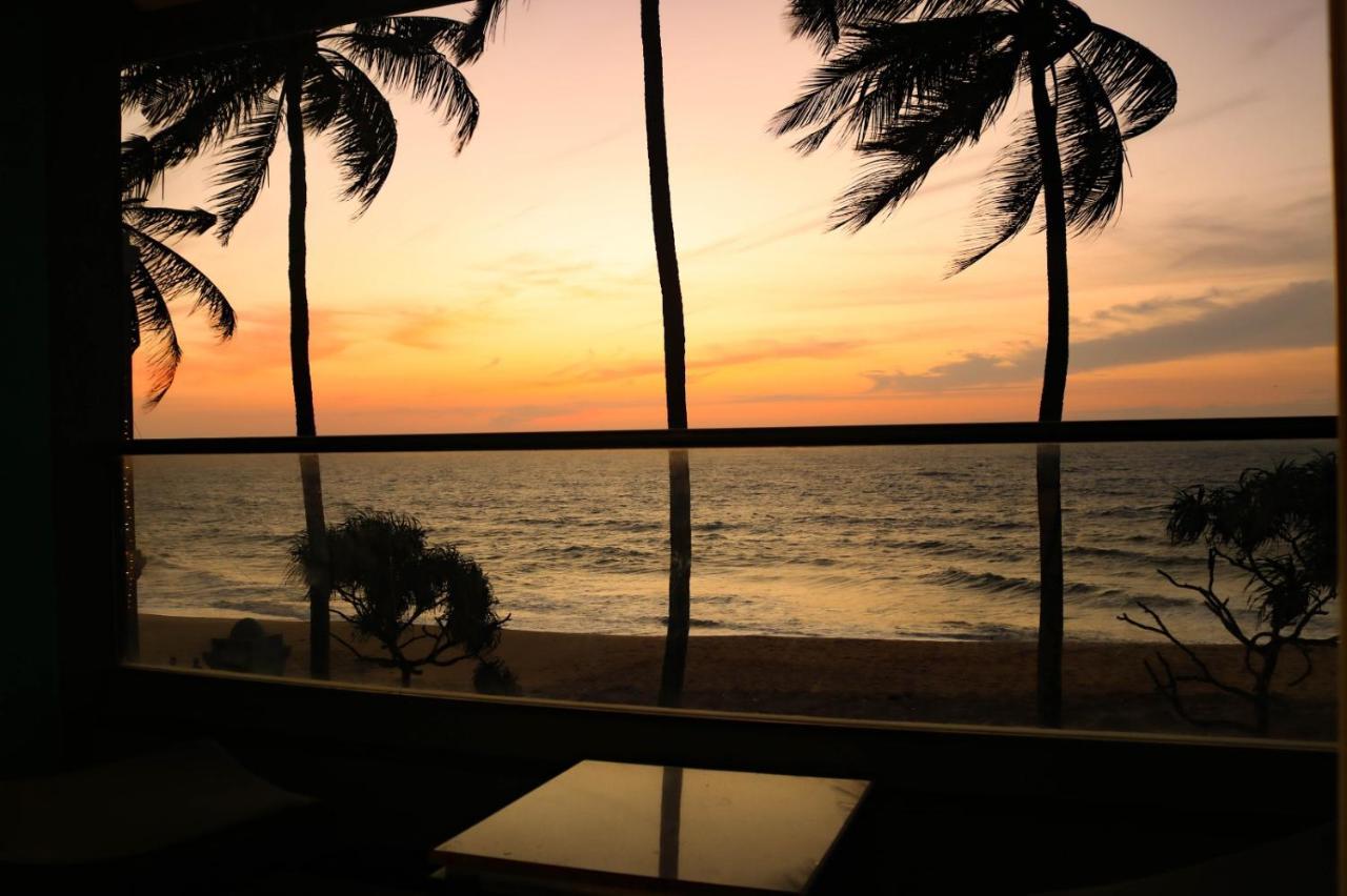 Earl'S Regent Negombo Hotel Bagian luar foto