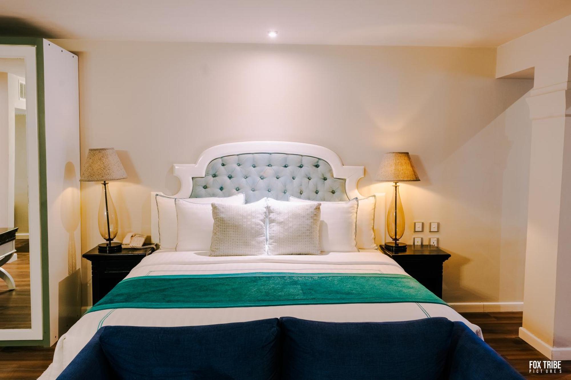 Earl'S Regent Negombo Hotel Bagian luar foto