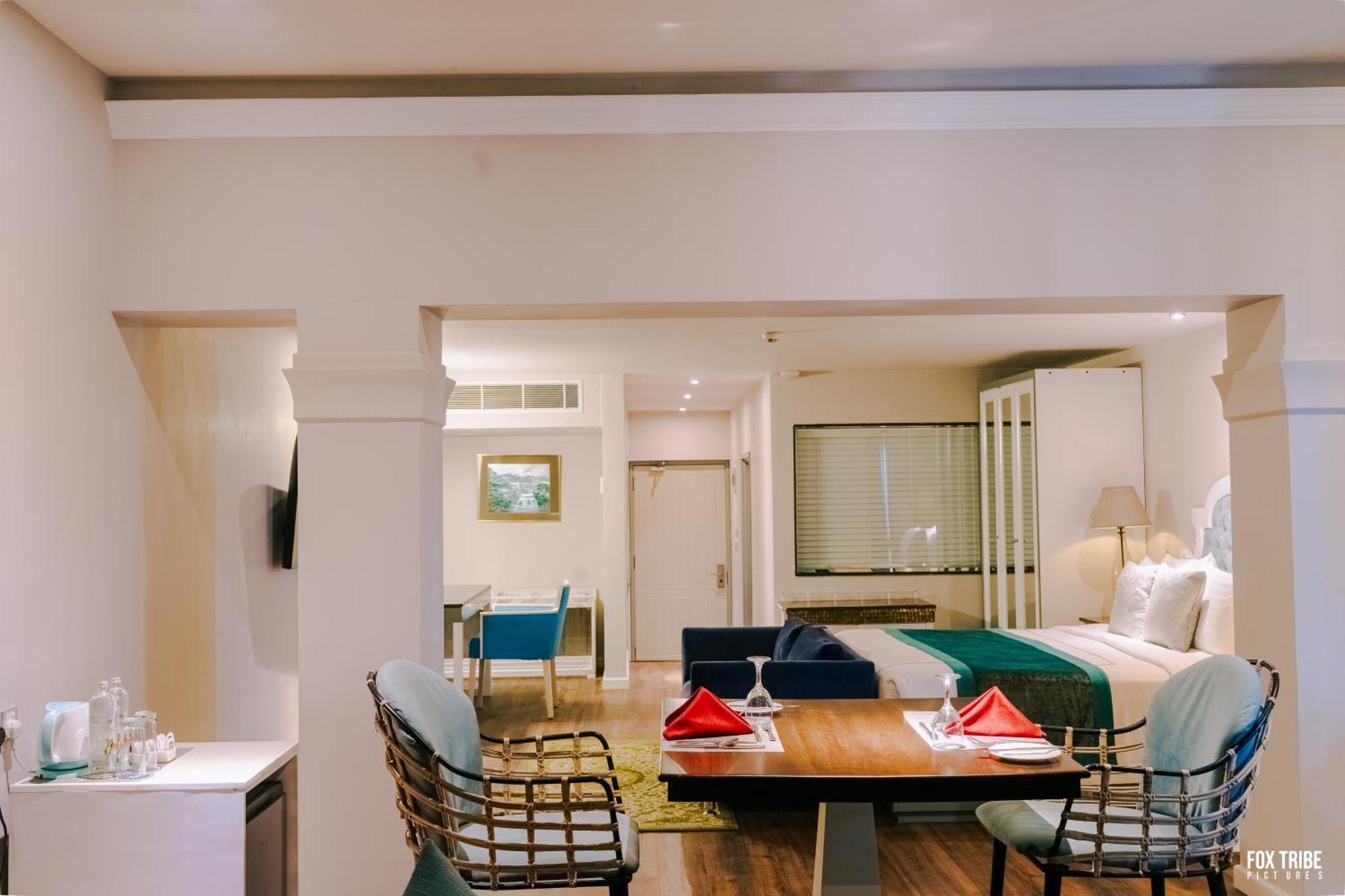 Earl'S Regent Negombo Hotel Bagian luar foto