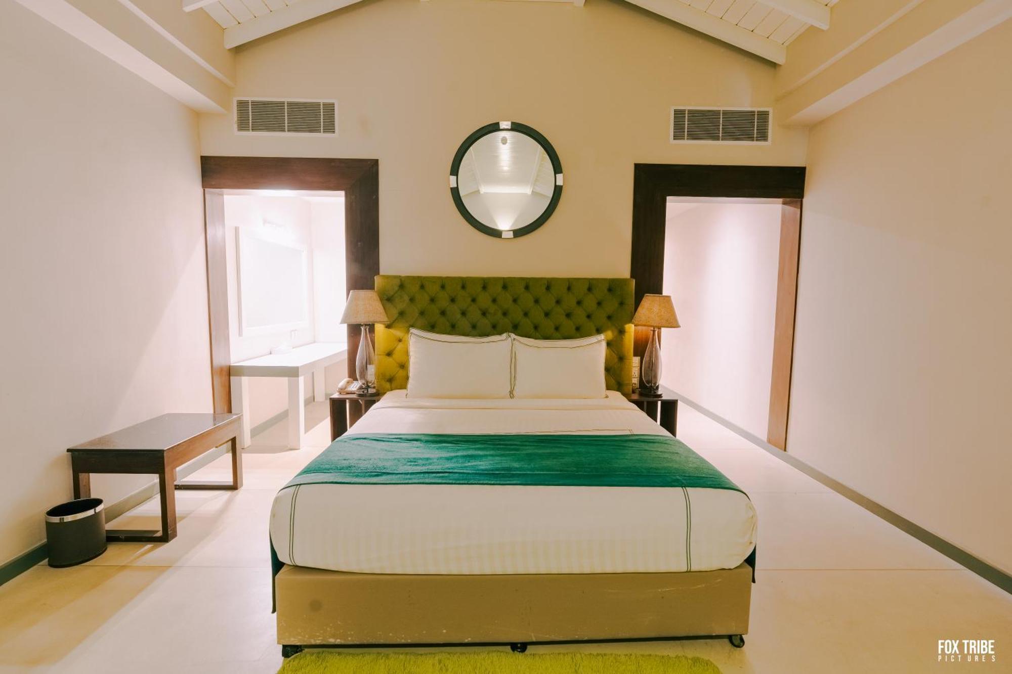 Earl'S Regent Negombo Hotel Bagian luar foto