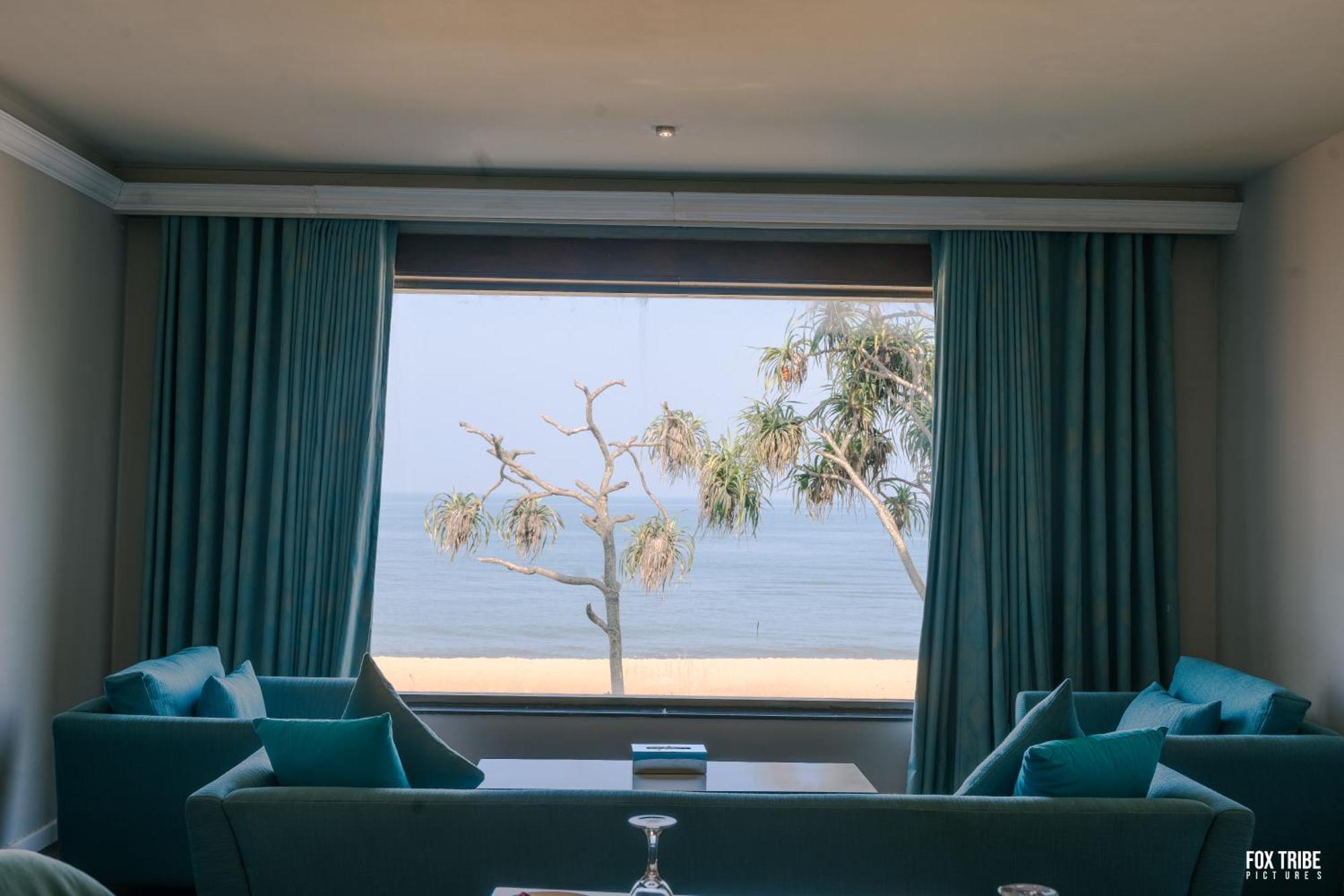 Earl'S Regent Negombo Hotel Bagian luar foto