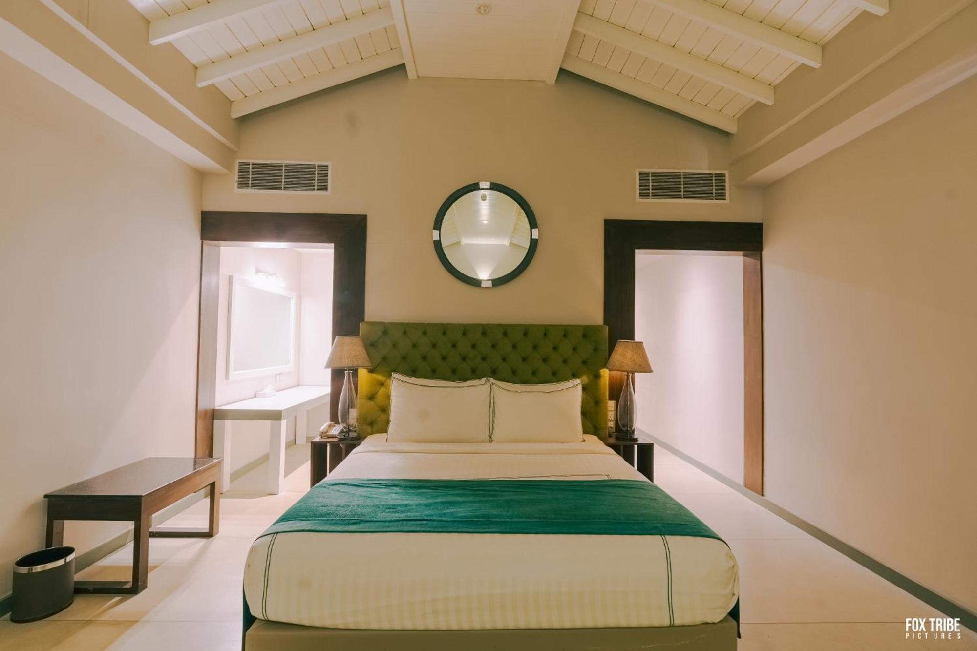 Earl'S Regent Negombo Hotel Bagian luar foto