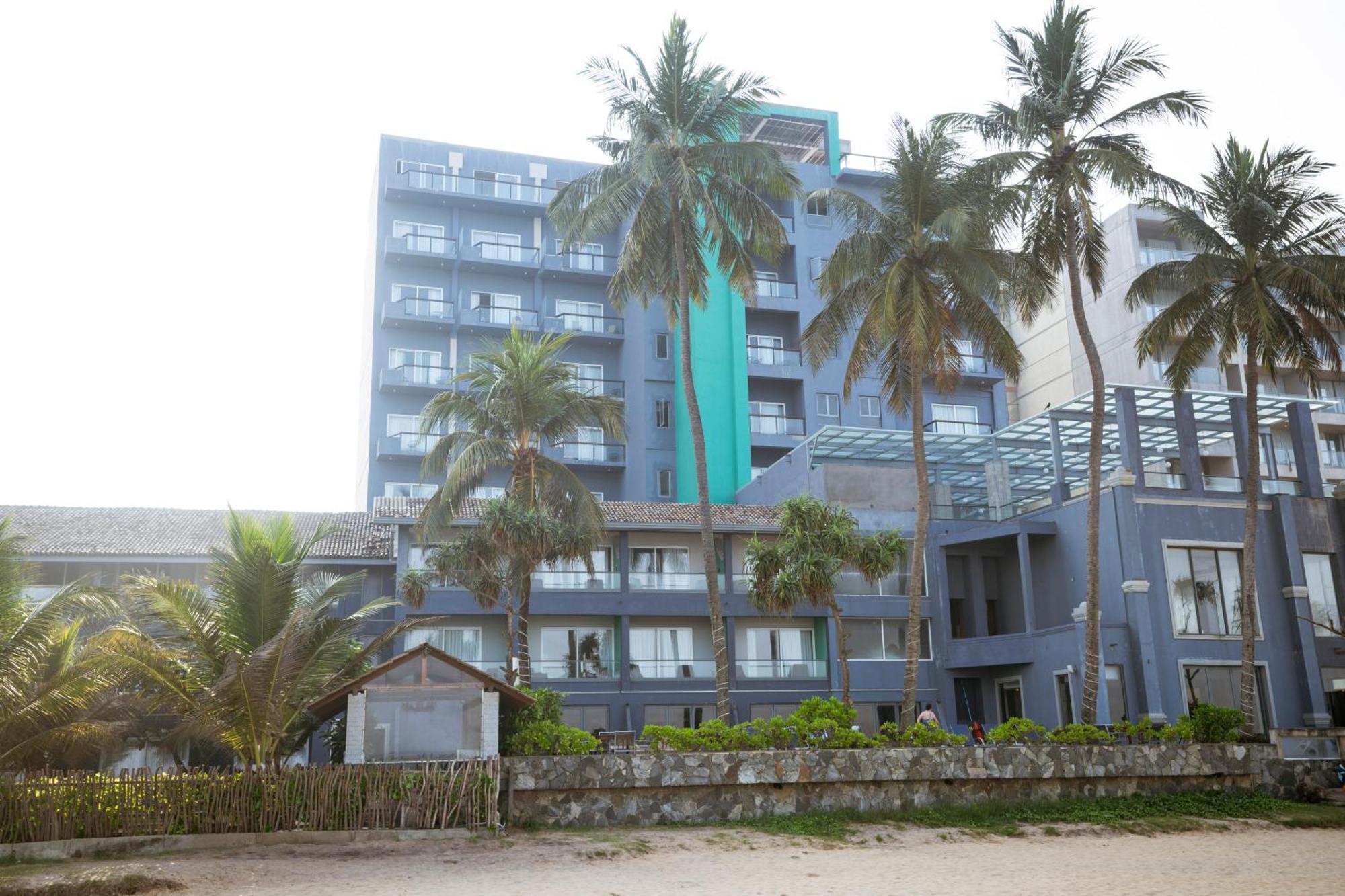 Earl'S Regent Negombo Hotel Bagian luar foto