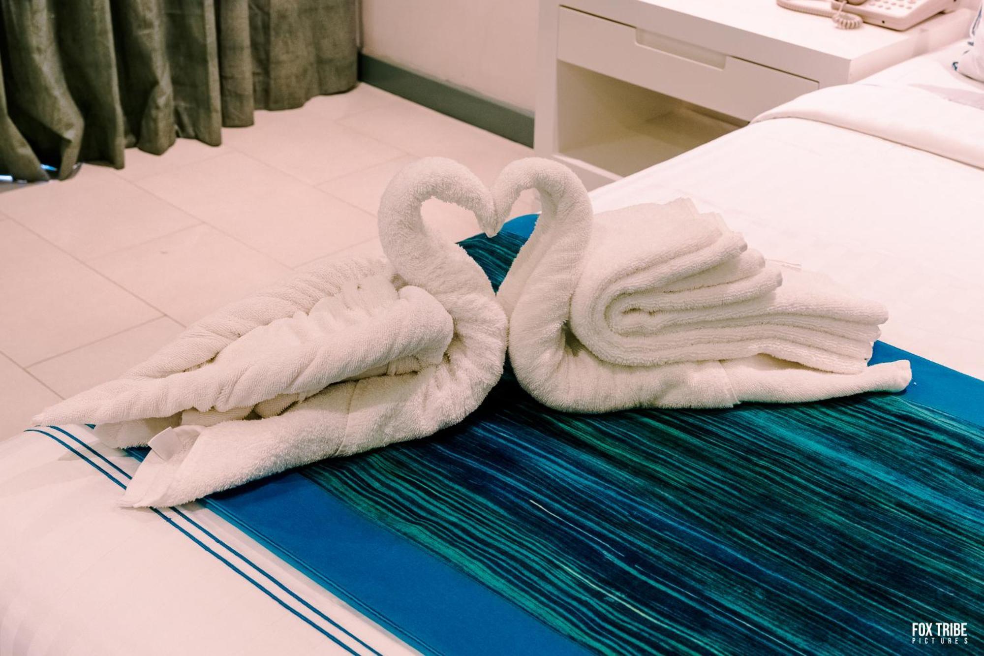 Earl'S Regent Negombo Hotel Bagian luar foto