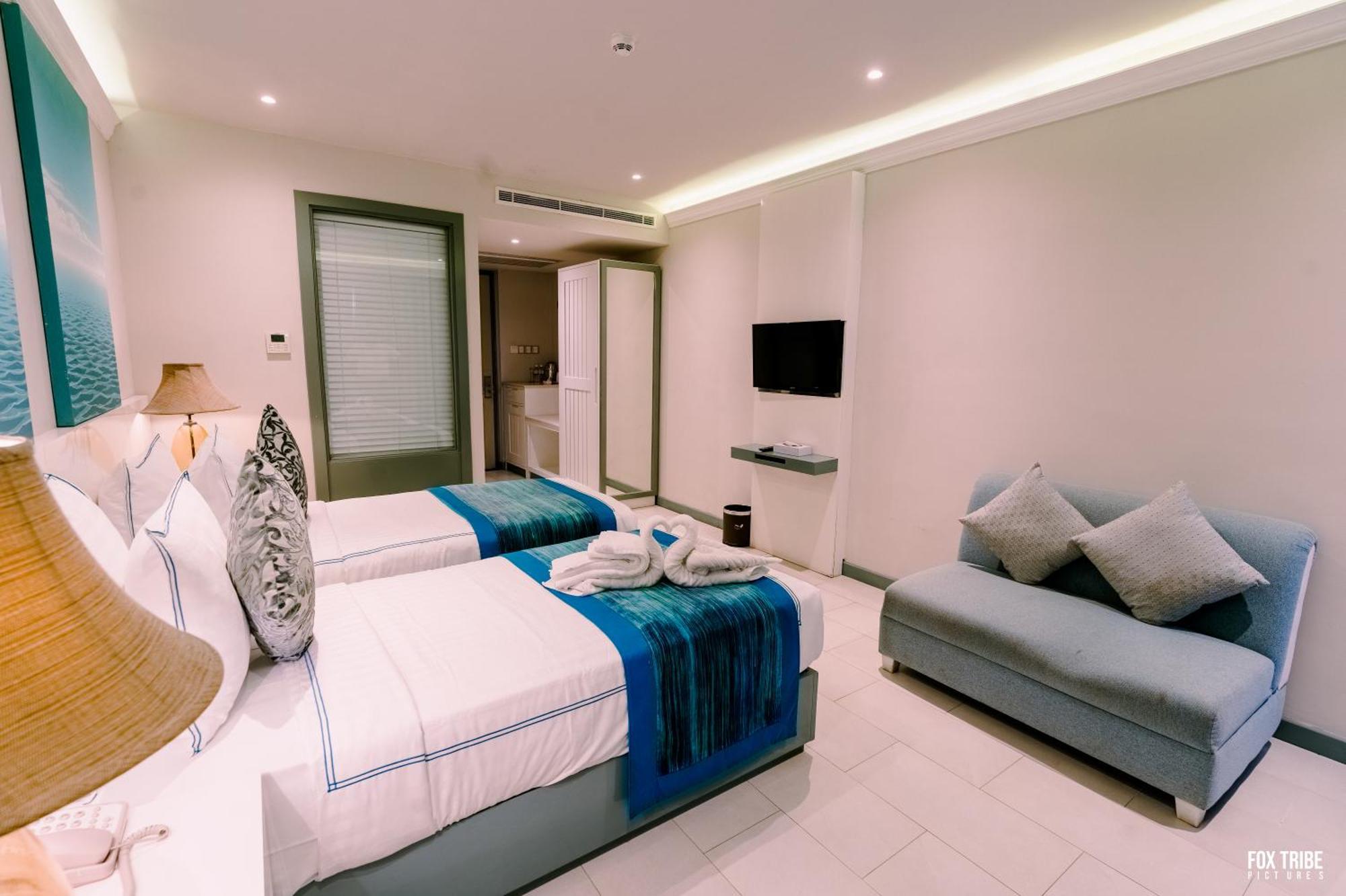 Earl'S Regent Negombo Hotel Bagian luar foto