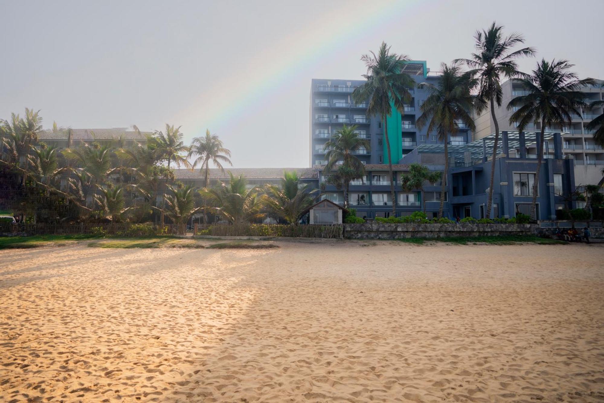 Earl'S Regent Negombo Hotel Bagian luar foto
