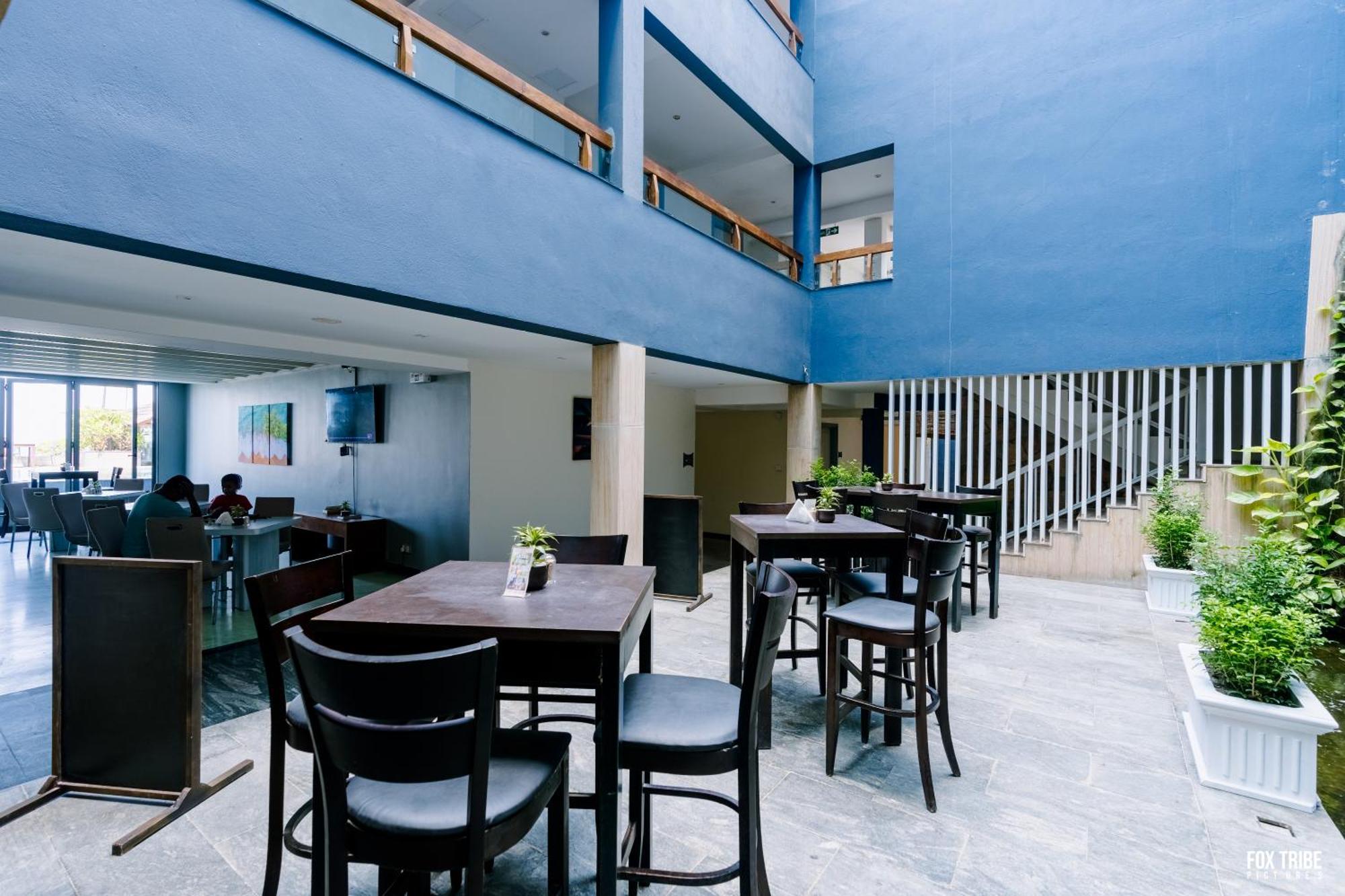 Earl'S Regent Negombo Hotel Bagian luar foto